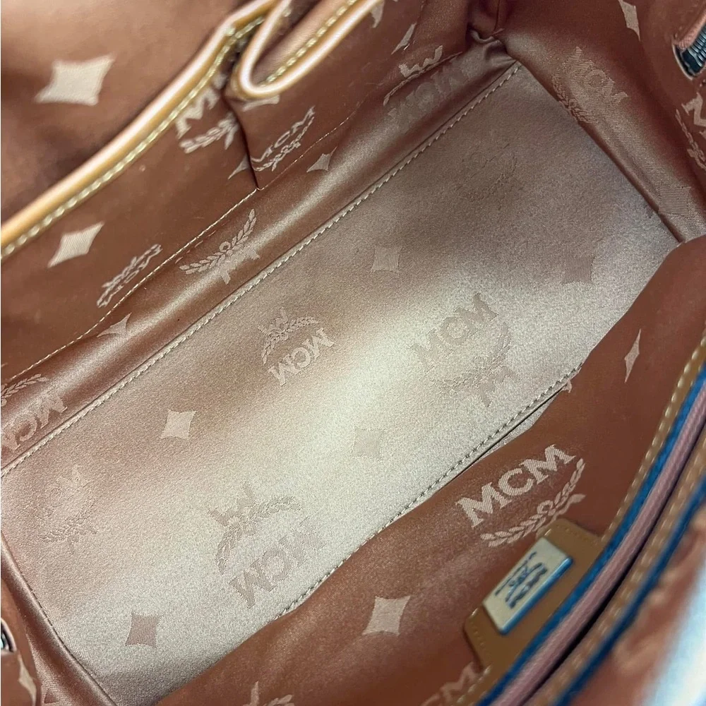 π΅ MCM Boston Arm Bag π΅ - Picture 14 of 16
